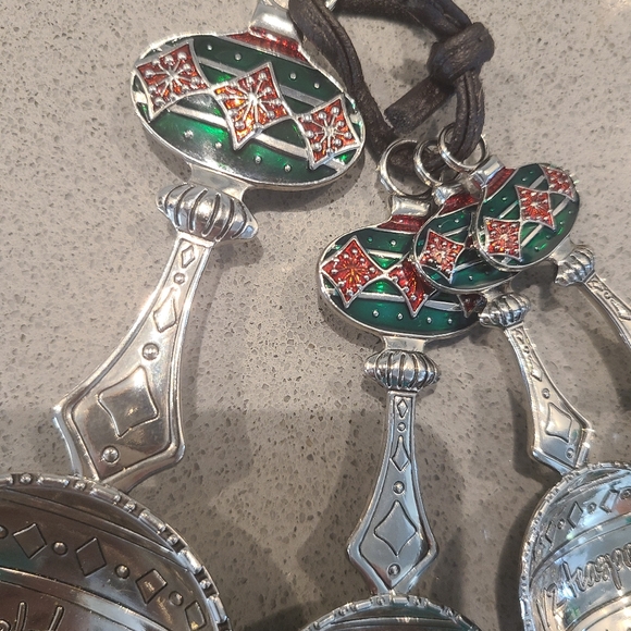 Holiday Theme Silver Measuring Spoons with Green and Red Accents - Picture 2 of 6